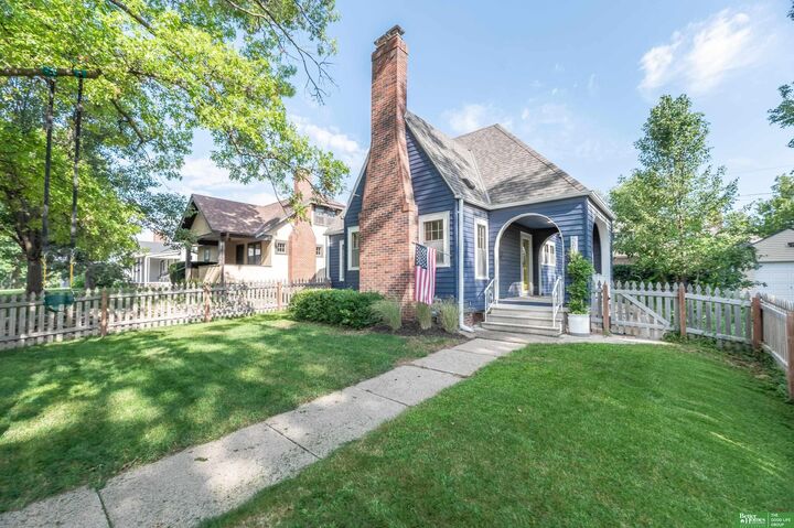 Property Photo:  5810 Woolworth Avenue  NE 68106 