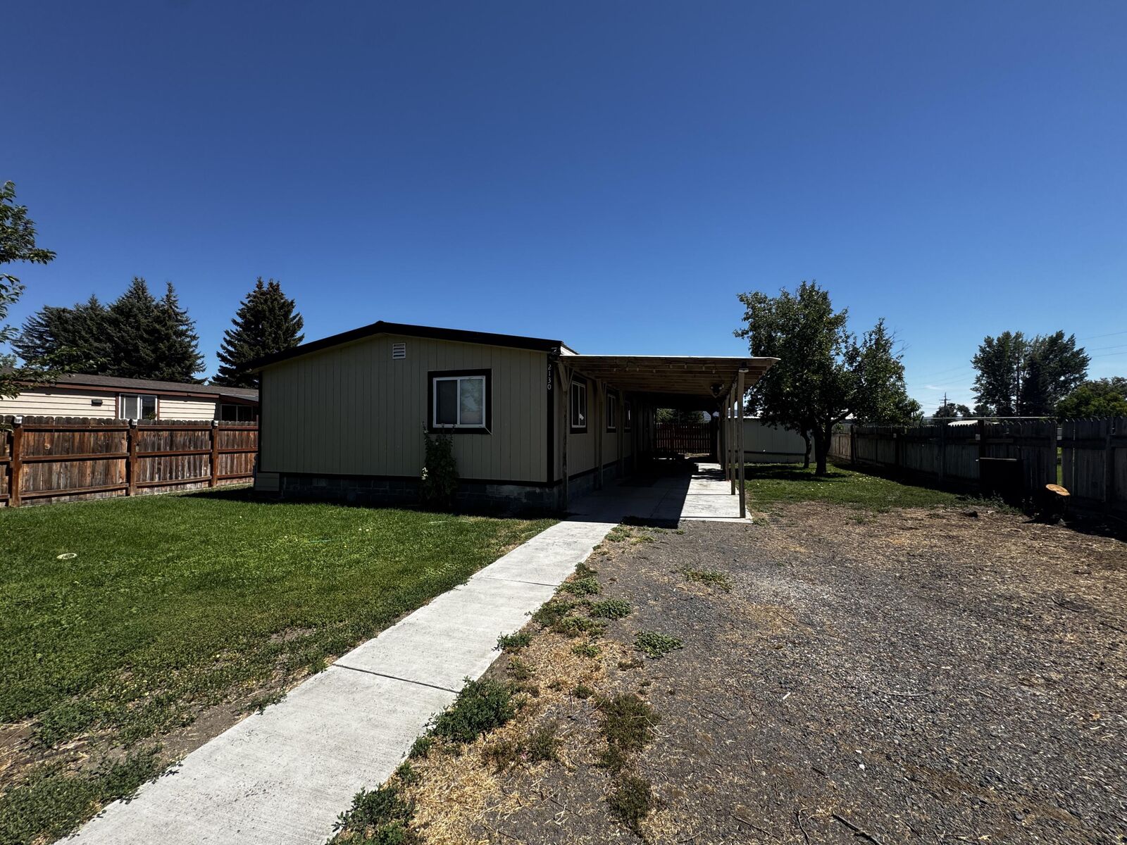 Property Photo: 2130 E E-Z Street OR 97632