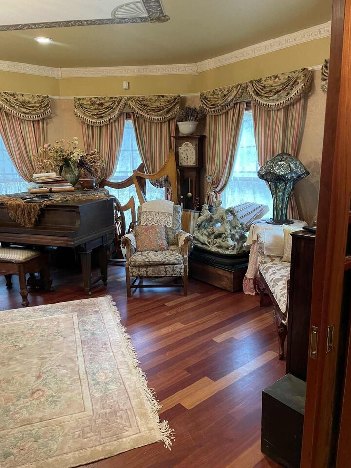 Property Photo:  1100 McMullen Creek Road  OR 97538 