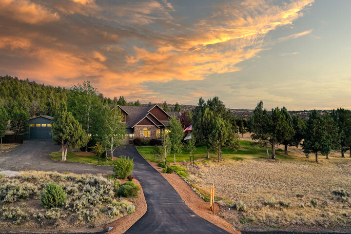 Property Photo:  6900 SE Madison Avenue  OR 97754 