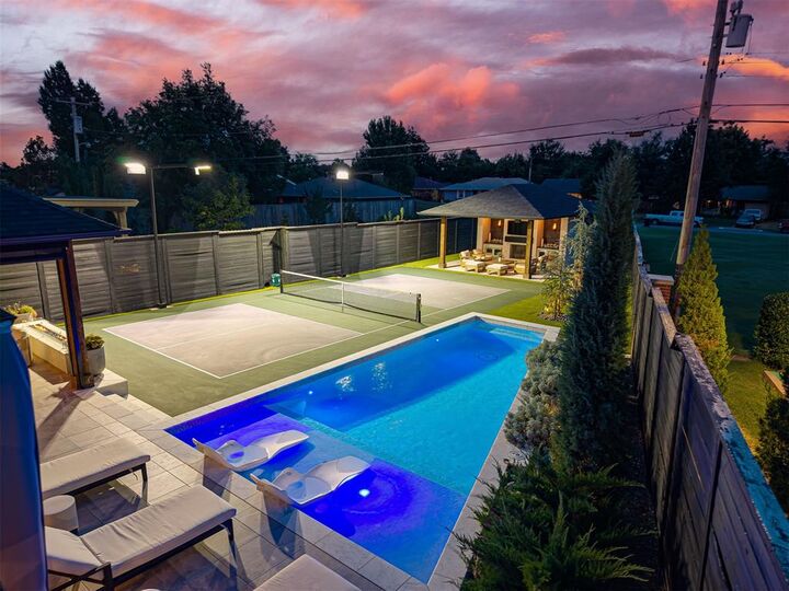 Property Photo: 2760 W Country Club Drive OK 73116