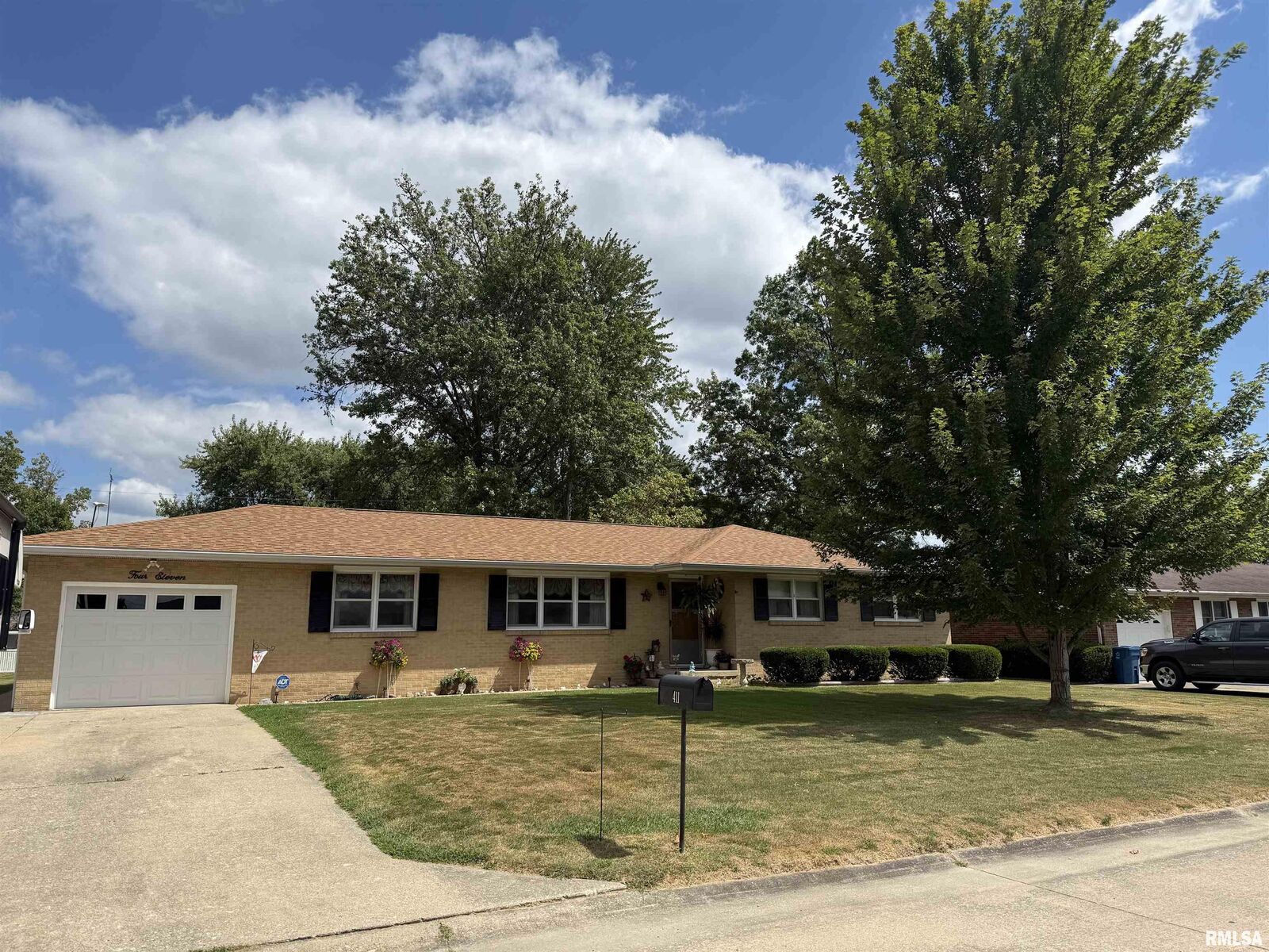 Property Photo:  411 Sunset Drive  IL 62801 