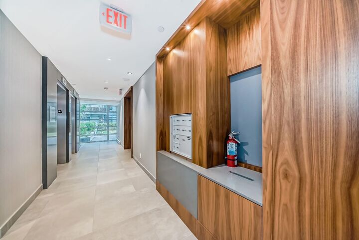 Property Photo: 88 Waterfront Mews SW 102 AB T2P 1K7