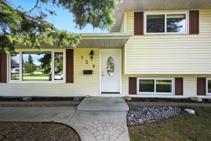 Property Photo: 139 Huntford Green NE AB T2K 3Z3