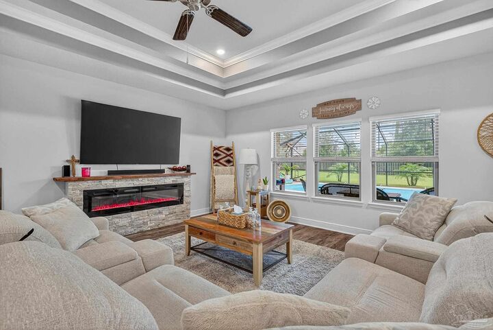 Property Photo: 2731 Elkhorn Dr FL 32571