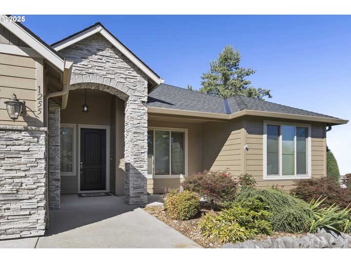 Property Photo: 1255 NW 30th Ave WA 98607