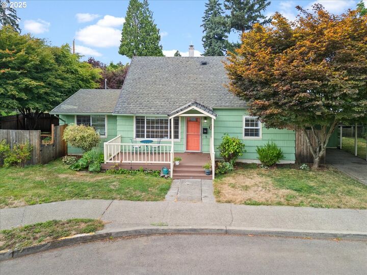 Property Photo: 7835 SE Cesar E Chavez Blvd OR 97202