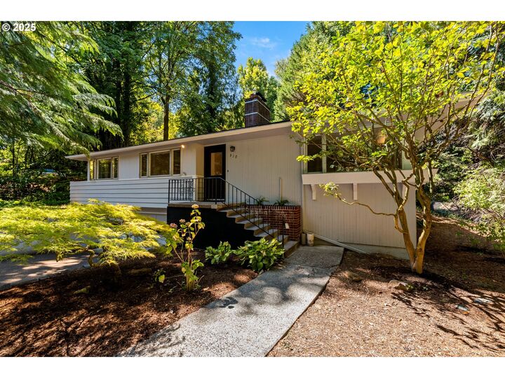 Property Photo:  910 York Rd  OR 97034 