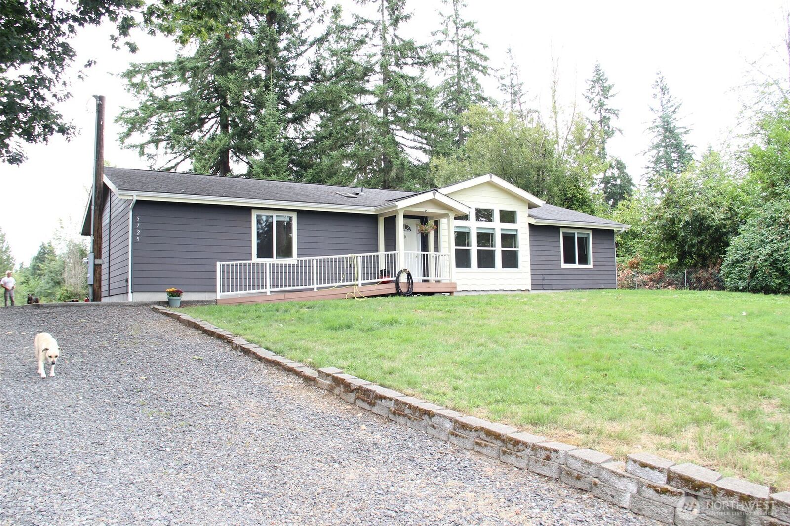 Property Photo: 5725 E Lake Bosworth Drive WA 98290