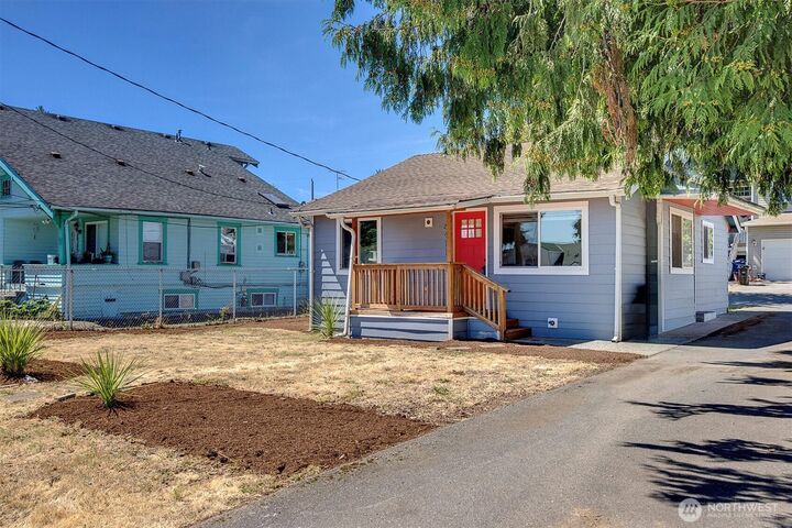 Property Photo:  6411  28th Avenue S  WA 98108 