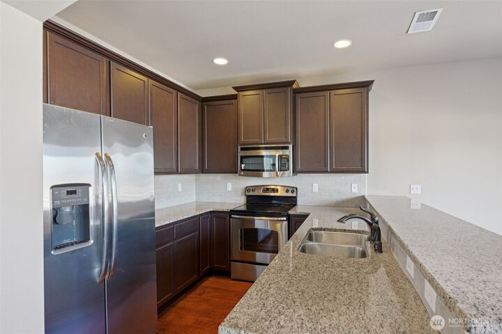 Property Photo:  6723  Quincy Avenue SE  WA 98092 