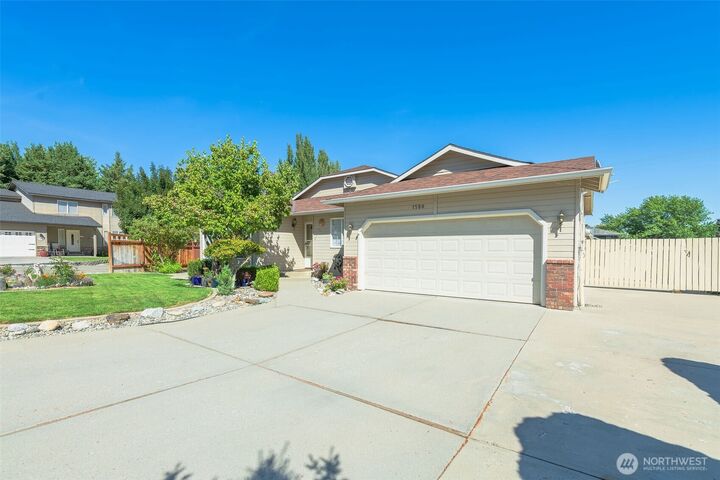 Property Photo: 1580 Carson Court WA 98801