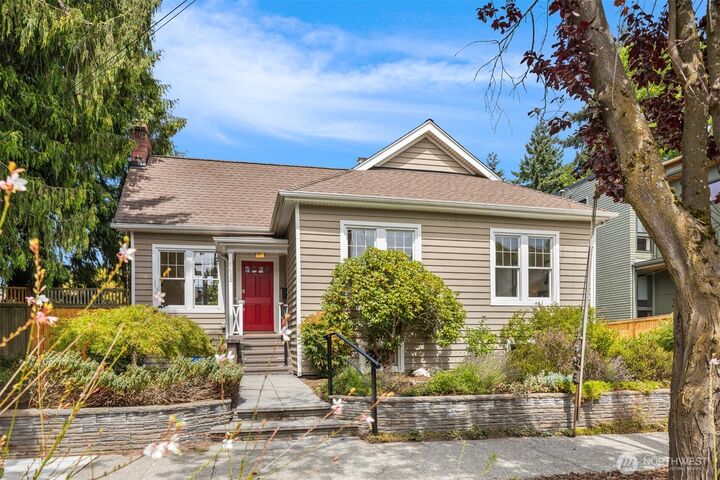 6633  Woodlawn Avenue N  Seattle WA 98103 photo