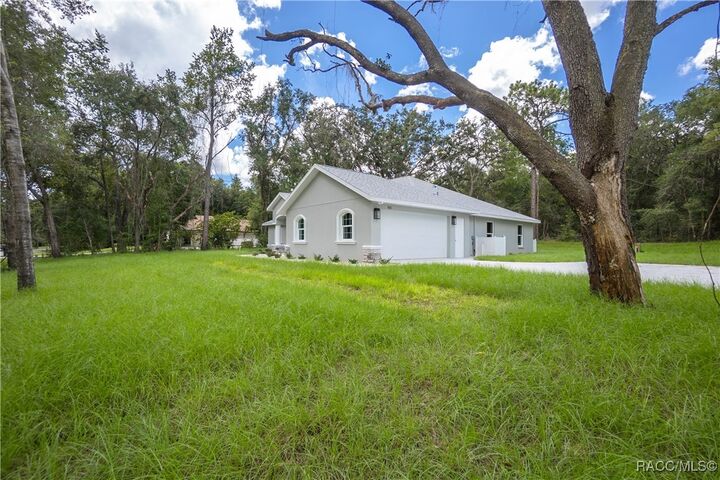 Property Photo:  921 N Jill Avenue  FL 34442 