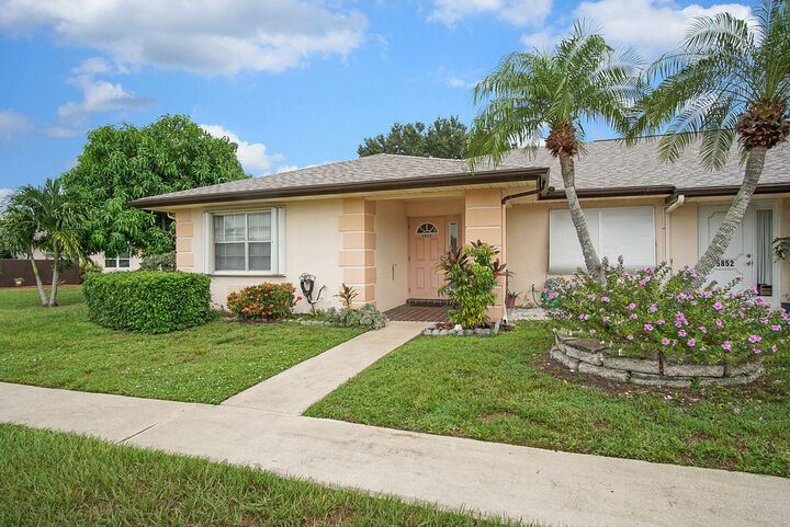 Property Photo: 5850 N Moss Court W 10A FL 34982
