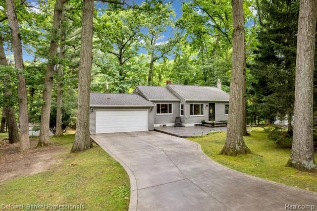 Property Photo: 2064 Miles Road MI 48446