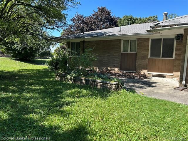 Property Photo: 1661 Winthrop Road MI 48302
