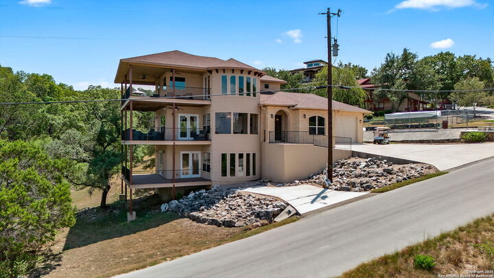 Property Photo: 502 Cindy Dr TX 78133