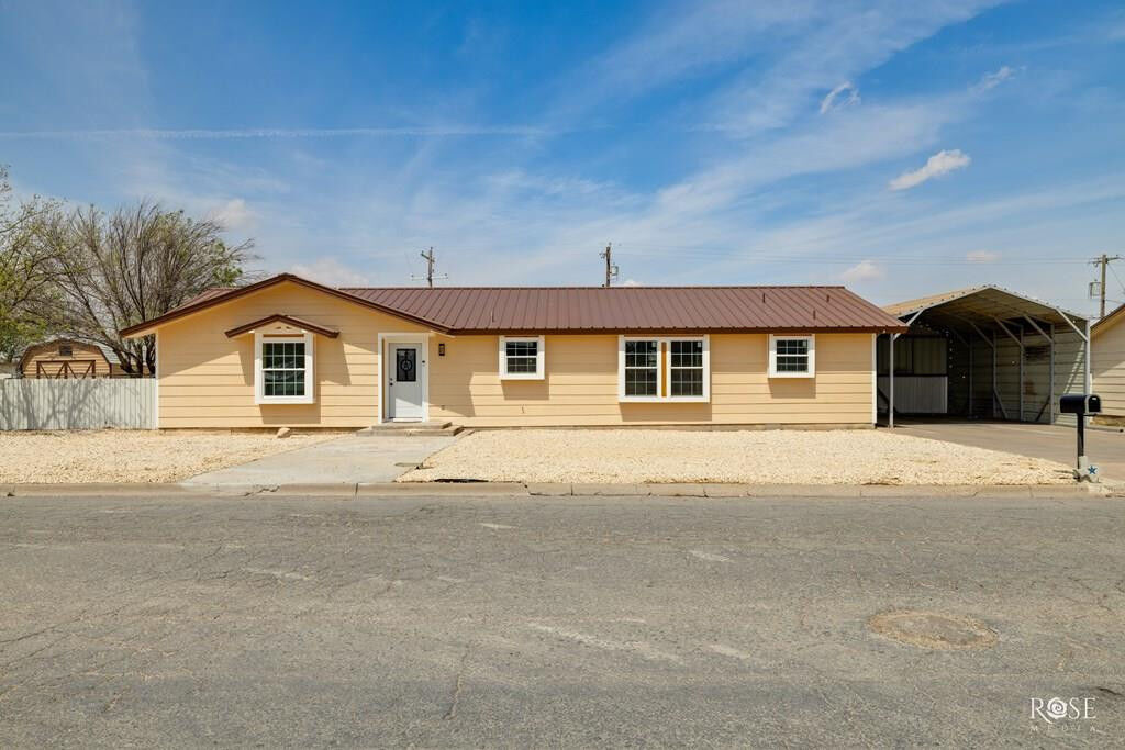 Property Photo:  307 E 12th Street  TX 76932 