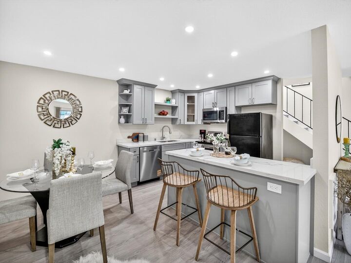 Property Photo: 380 Auburn Way 6 CA 95129