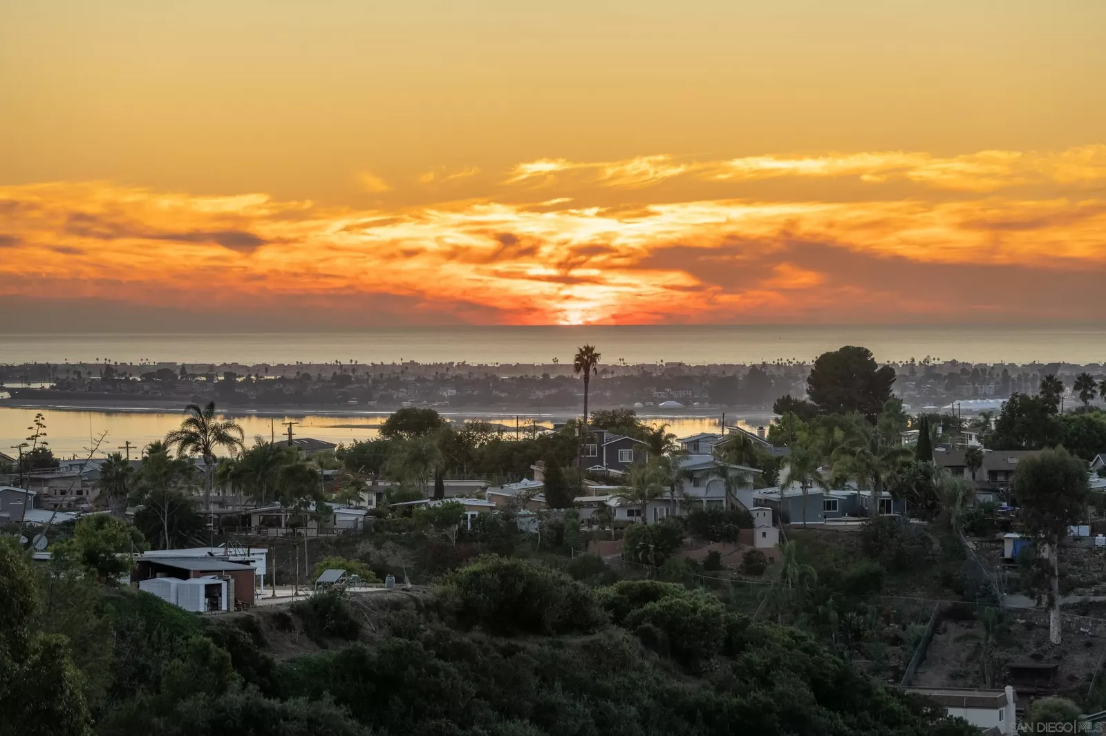 Property Photo: 4732 Iroquois Ave S CA 92117