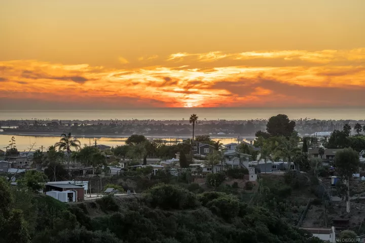 4732 Iroquois Ave S  San Diego CA 92117 photo
