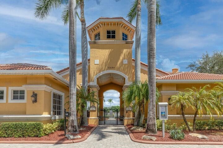 Property Photo: 13216 SW 44th St 11204 FL 33027