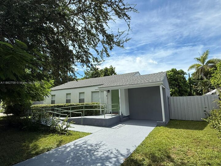 5822 SW 60th St  Miami FL 33143 photo