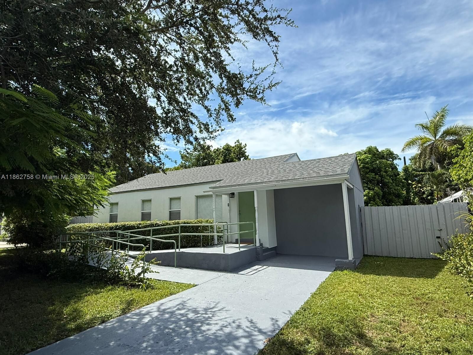 Property Photo: 5822 SW 60th St FL 33143