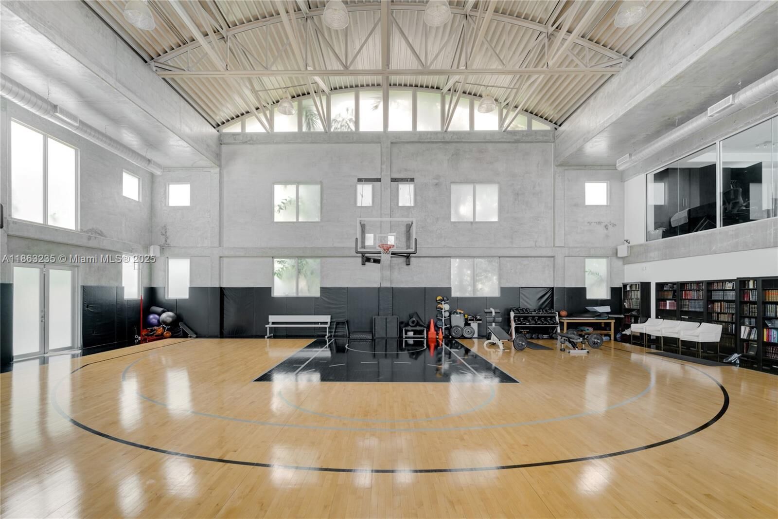 Property Photo: 980 W 48th St FL 33140
