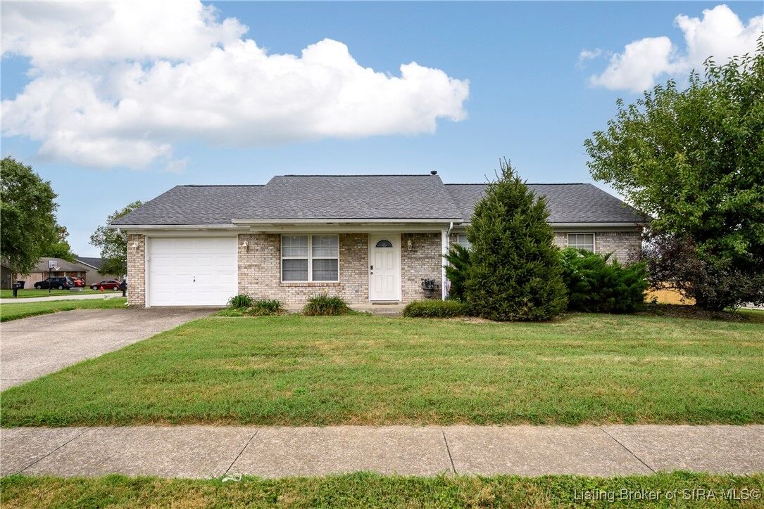Property Photo: 3902 Cobblestone Drive IN 47130