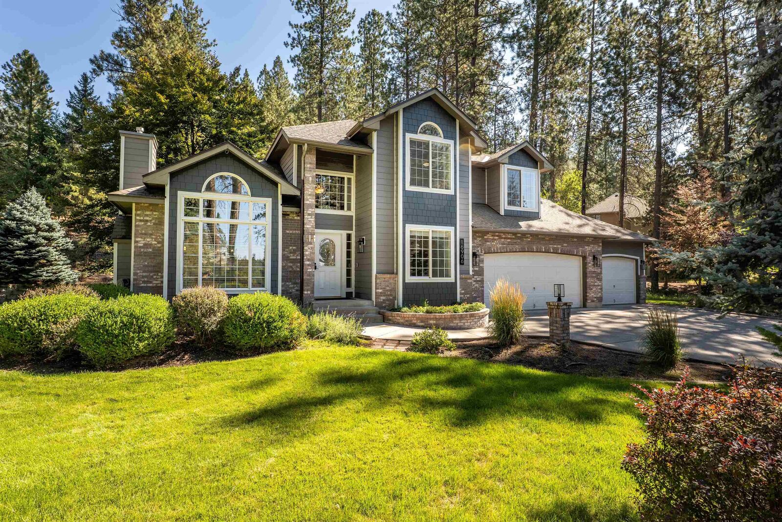 Property Photo: 16906 N Golden Dr WA 99005