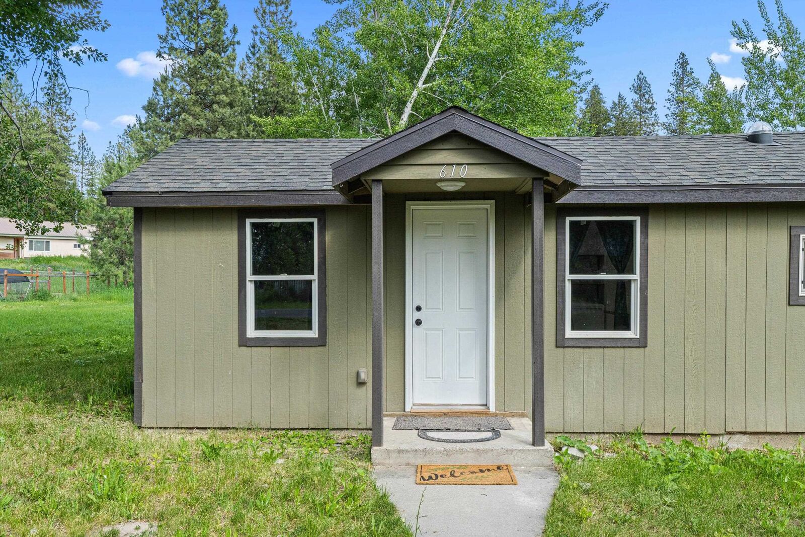 Property Photo: 610 N 1st St WA 99173