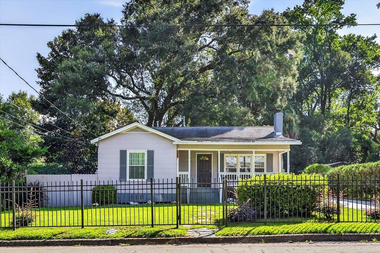 Property Photo: 1223 Mitchell Avenue FL 32303