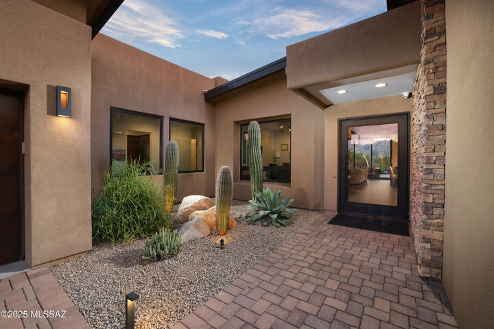 Property Photo: 14057 N Flint Peak Drive AZ 85755