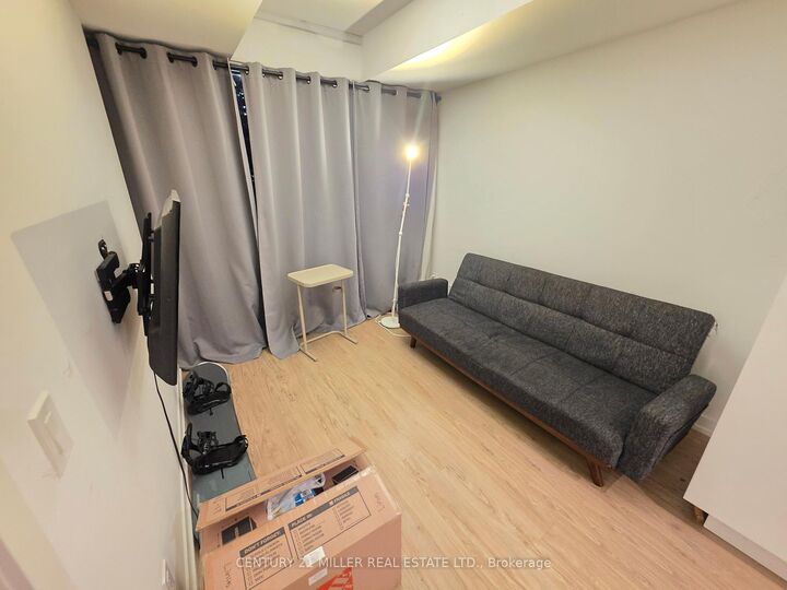 Property Photo: 85 Wood Street 1005 ON M4Y 0E8