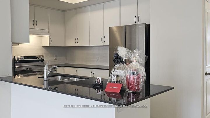 Property Photo: 25 Knotsberry Circle 81 ON L6Y 6G1