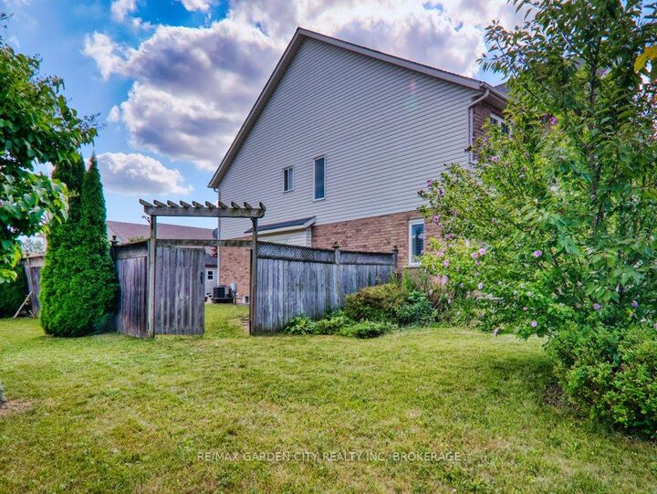 Property Photo:  7161 Brittany Court W  ON L2H 3N5 