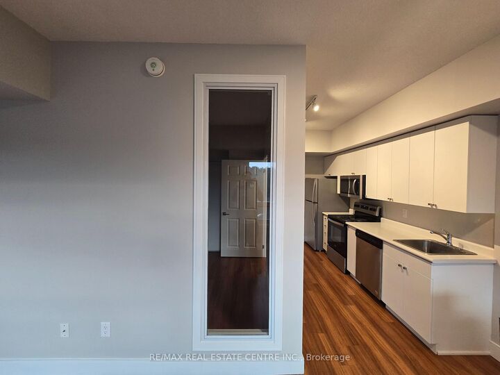 Property Photo: 1 Wellington Street 207 ON N3T 2L3