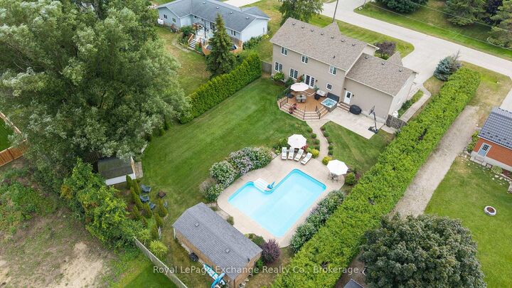 Property Photo: 985 Heritage Drive ON N2Z 0B9