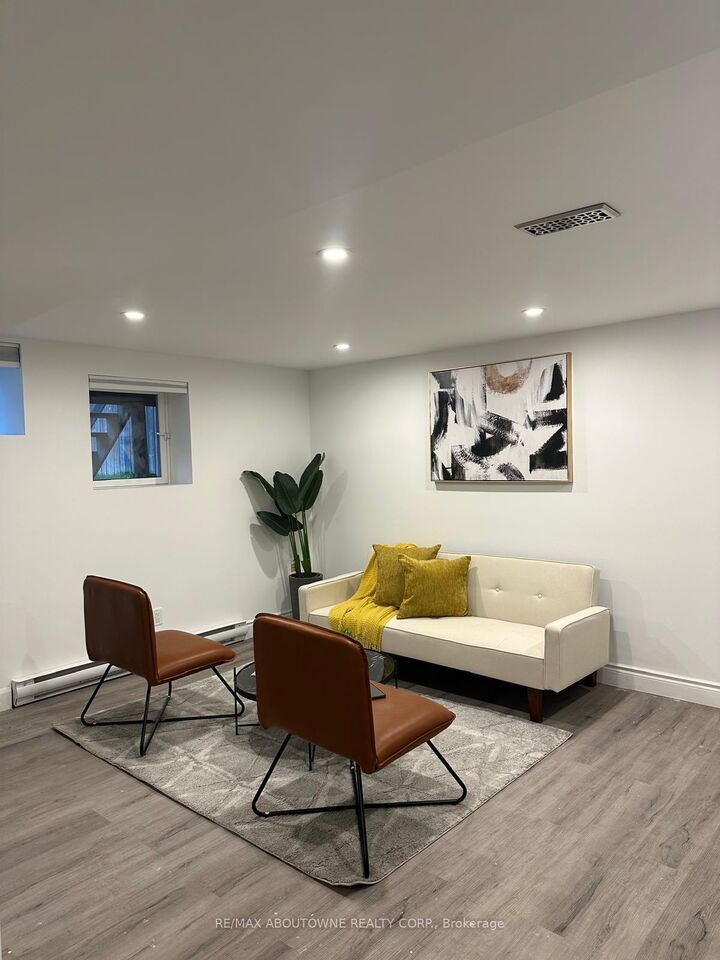 Property Photo: 66 Wellington Street S Lower ON L8N 2R1