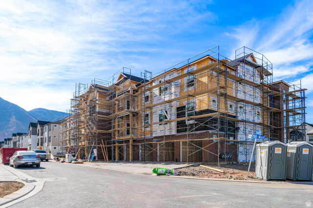 Property Photo:  4655 S Alder Dr H202  UT 84664 