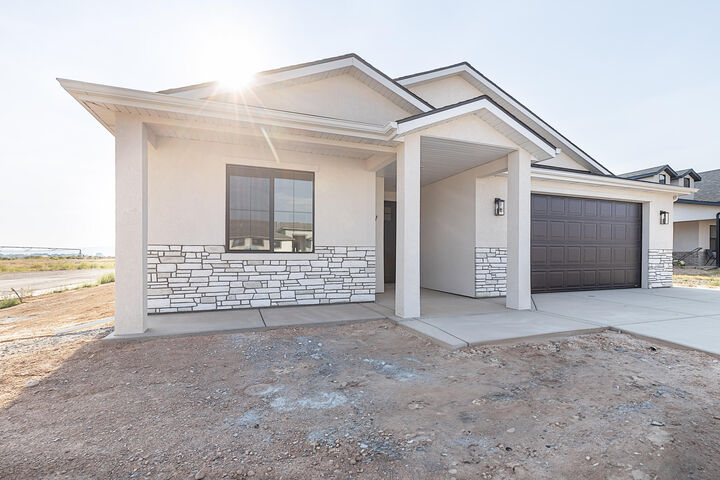 Property Photo: 1170 N Yucca (3325 W) St UT 84721