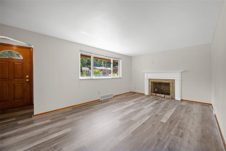 Property Photo: 5123 S Passage Dr PA 15236