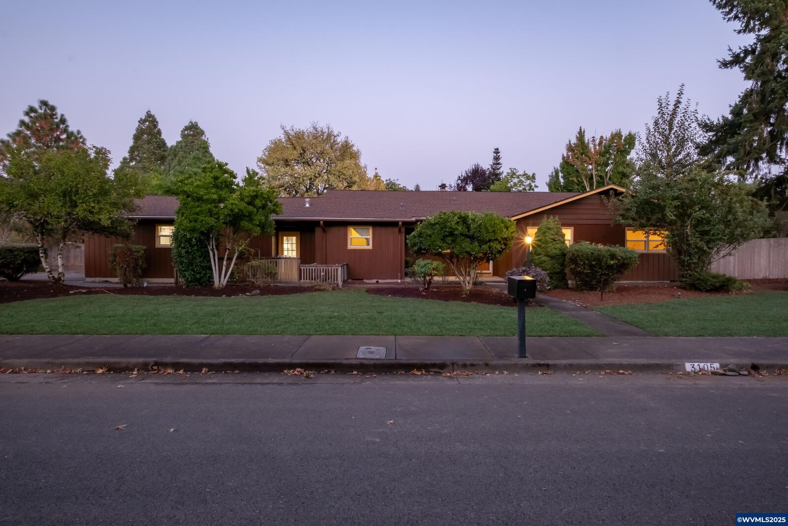 Property Photo: 3105 Liberty St SW OR 97321