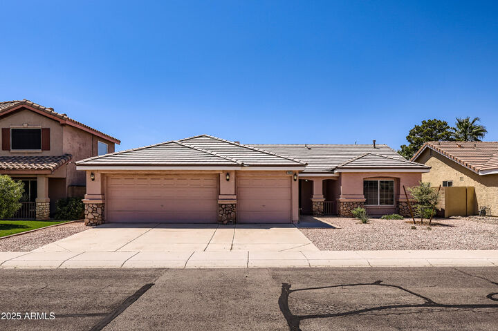 Property Photo: 19858 N 33rd Place AZ 85050