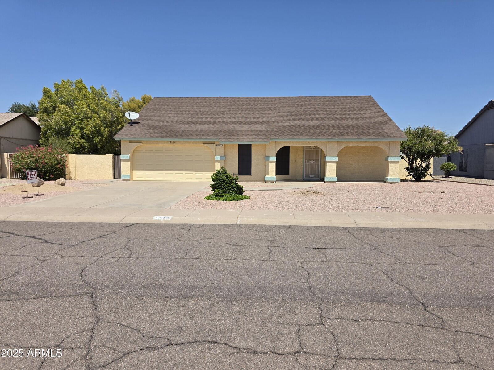 Property Photo: 7814 W Paradise Drive AZ 85345