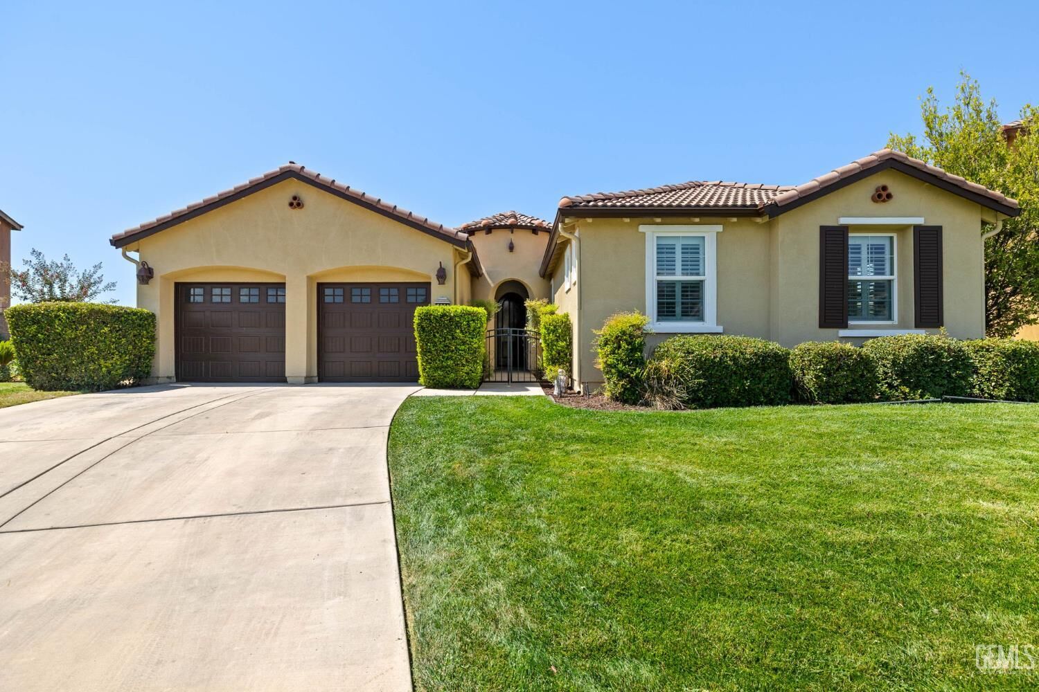 Property Photo: 5204 Gossimer Drive CA 93306