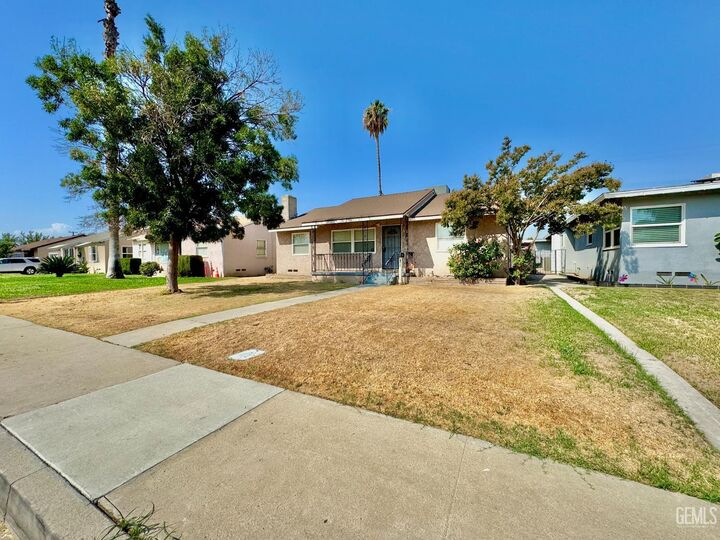 Property Photo: 321 Oakdale Drive CA 93309
