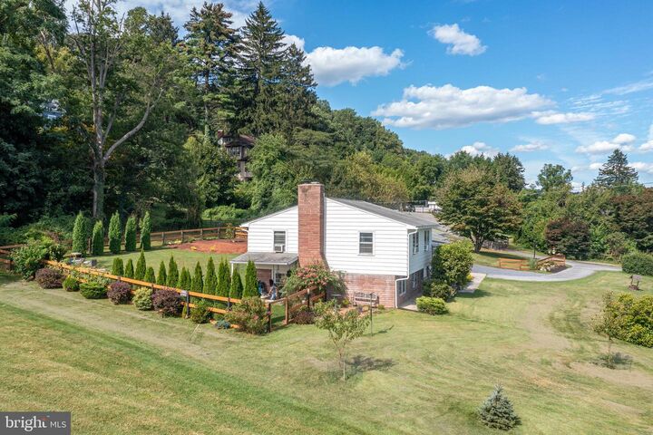 Property Photo: 1005 Carsonia Avenue PA 19606